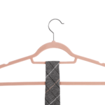 50 vnt aksominių pakabų4