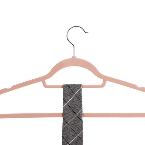 50 vnt aksominių pakabų4