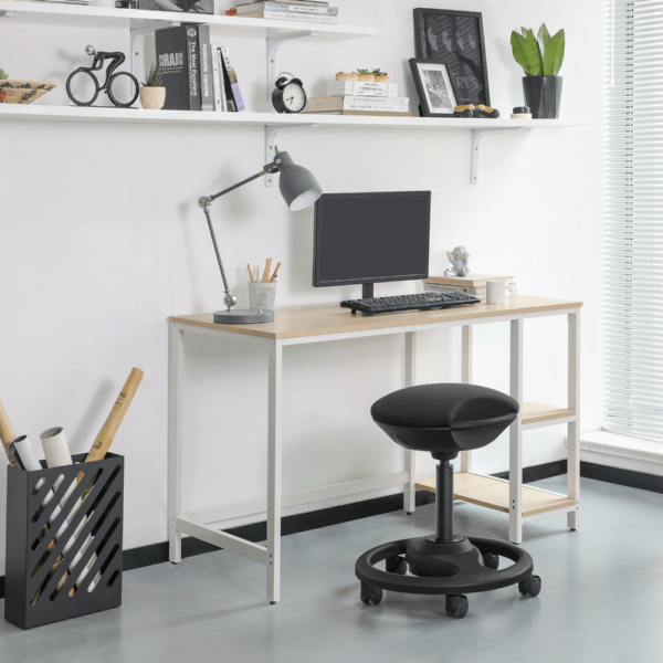 Stovima, reguliuojama ergonomiška kėdė darbui