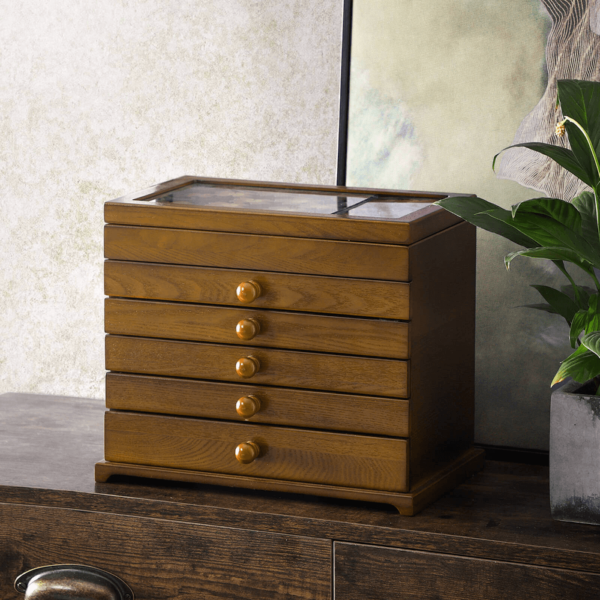 Tamsiai ruda papuošalų dėžutė su 5 stalčiais