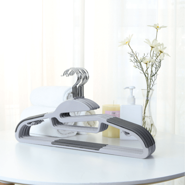 Neslystančios plastikinės pakabos 50 vnt