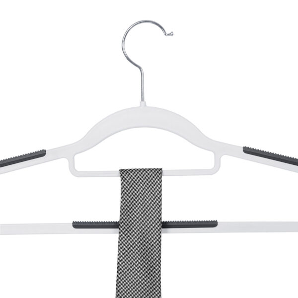 Vietą taupantis 30 paltų pakabų rinkinys