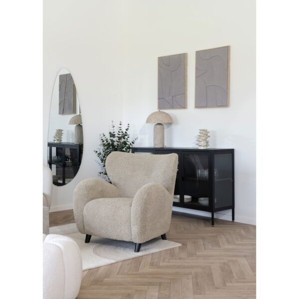 Brisbeno indauja | 140 x 85 x 40 cm | Juoda
